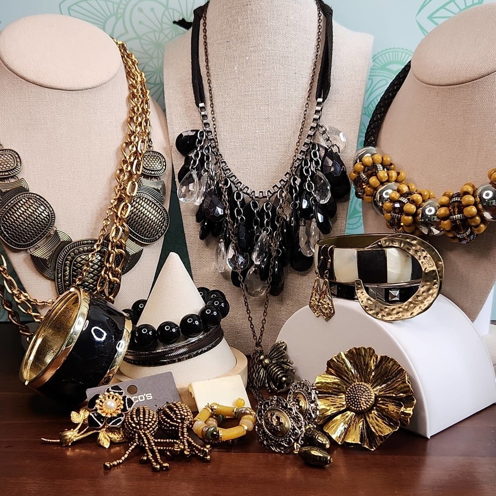 ****SOLD****Jewelry Lot 64. Vintage to Modern - Picture 1 of 16